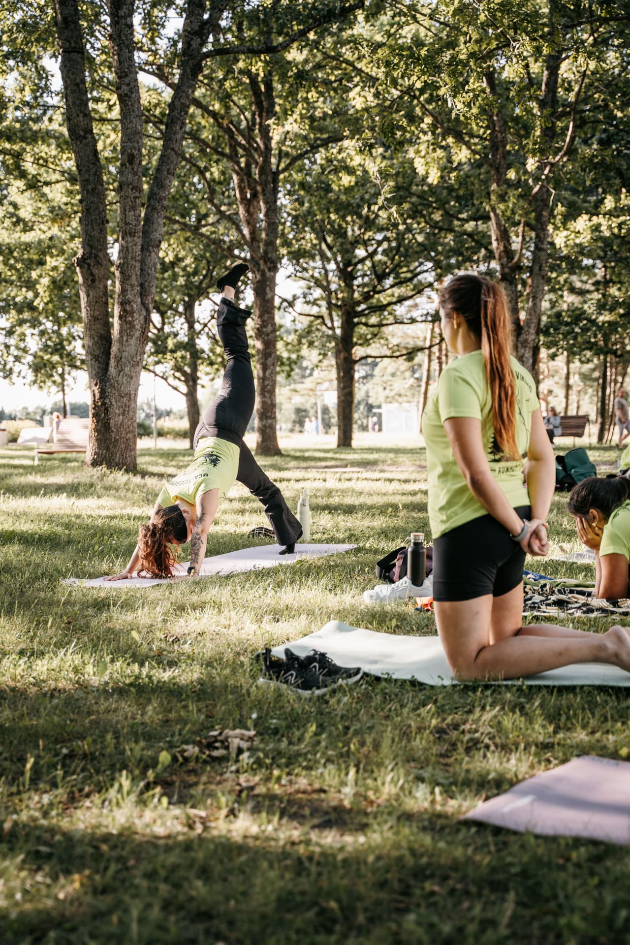 Debora guiding a supported balance in an outdoor mobility class